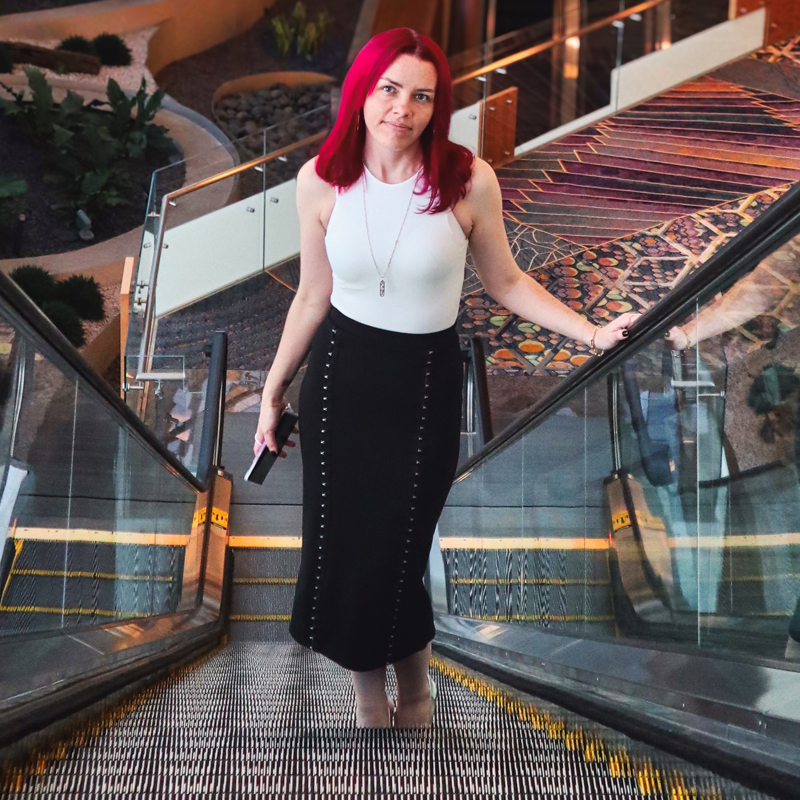 Headshot of Lauren Hines